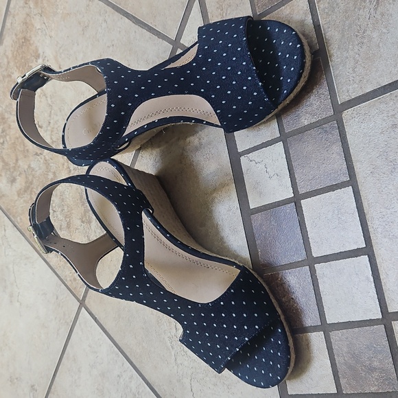 Sandals - Picture 2 of 5